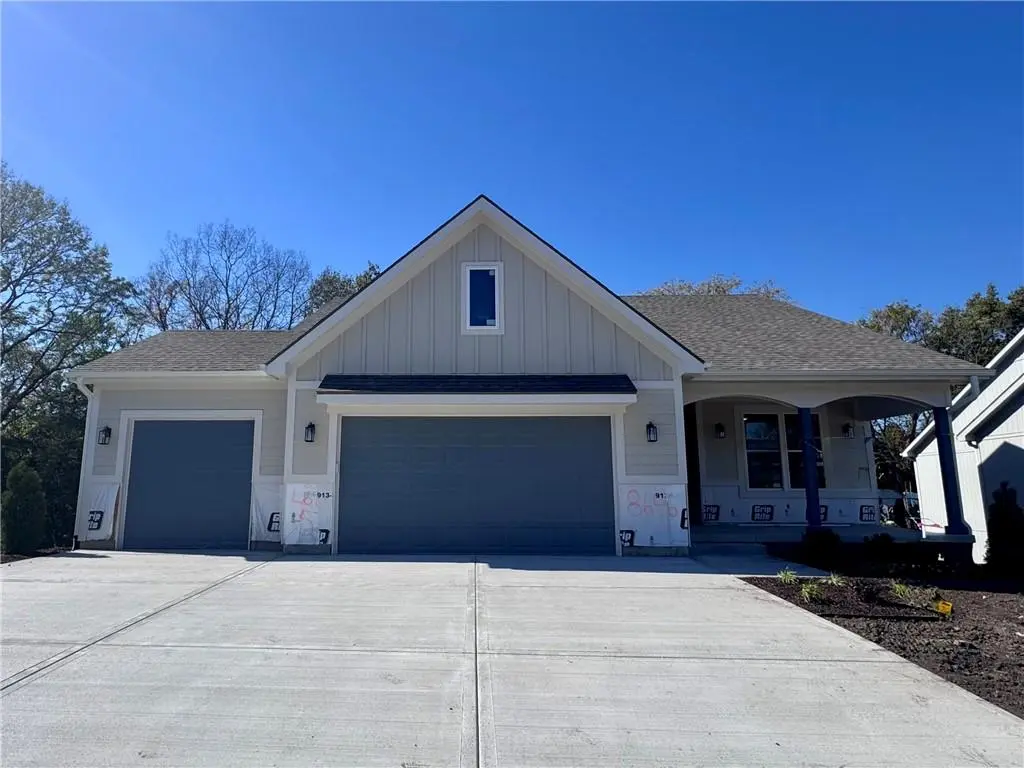 8646 Eagle Creek DR, De Soto, KS 66018