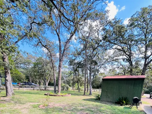 242 Shadow Oak DR, Bastrop, TX 78602