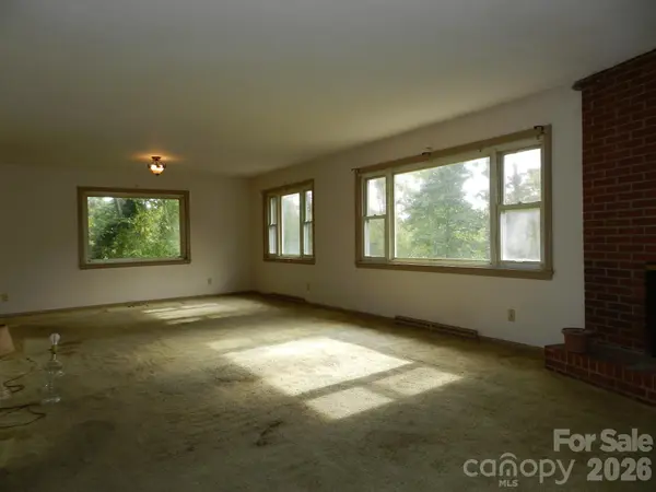 25 Chateau PL, Asheville, NC 28805
