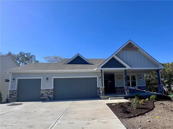 8638 Eagle Creek DR, De Soto, KS 66018