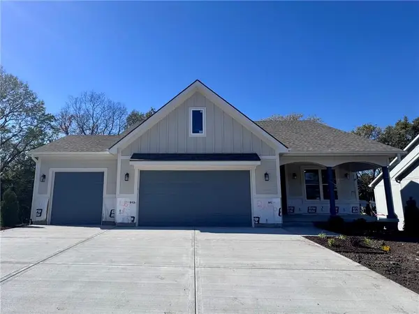 8646 Eagle Creek DR, De Soto, KS 66018