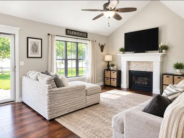 790 Myers DR, Tonganoxie, KS 66086
