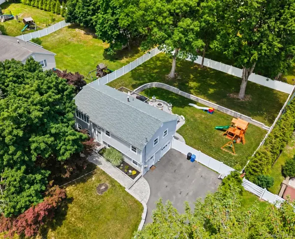 575 Babbling Brook LN, Valley Cottage, NY 10989