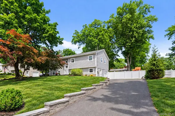 575 Babbling Brook LN, Valley Cottage, NY 10989