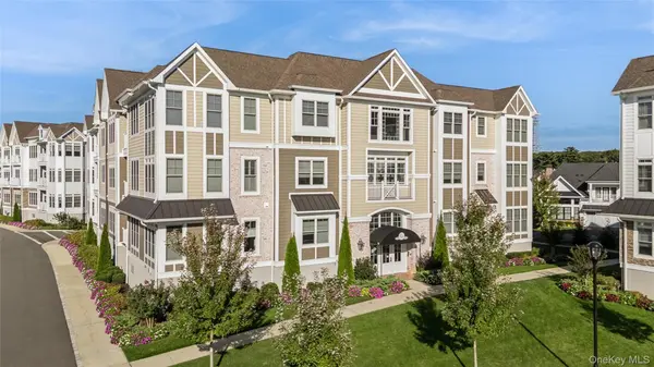 20305 Aspenwood DR #20305, Plainview, NY 11803