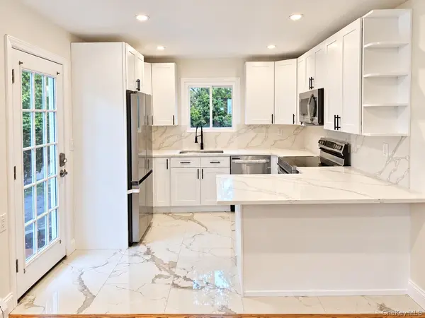 370 Boulder ST, Ronkonkoma, NY 11779
