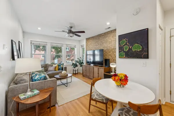 3337 W Byron ST #1, Chicago, IL 60618