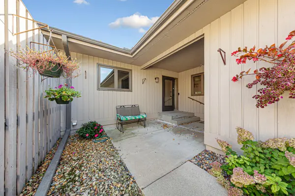 607 Zanmiller DR, Northfield, MN 55057