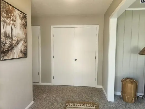 2809 N King St, Hutchinson, KS 67502