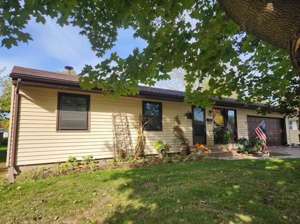 1016 Jackson ST S, Shakopee, MN 55379