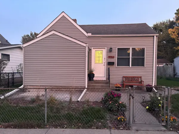 956 Humboldt AVE, West Saint Paul, MN 55118