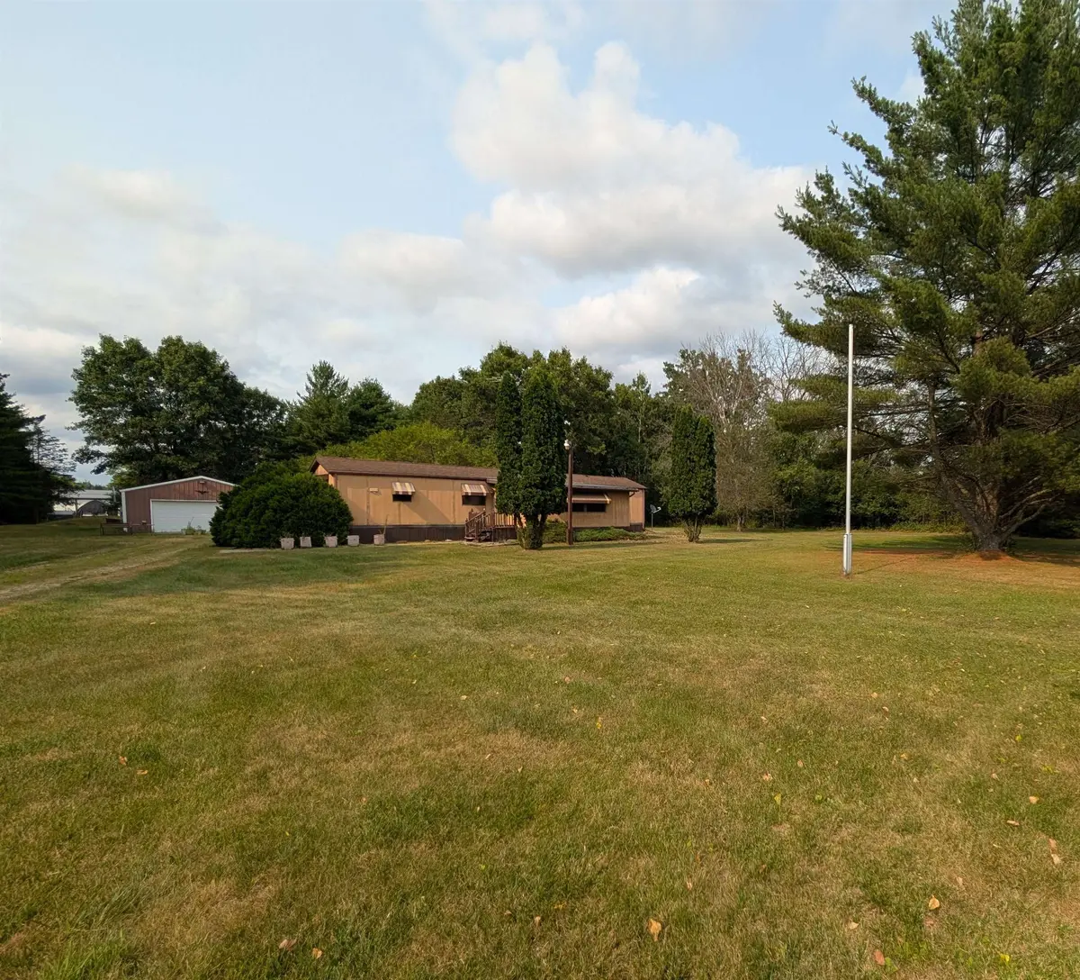 614 SPRUCE CIR, Redgranite, WI 54970