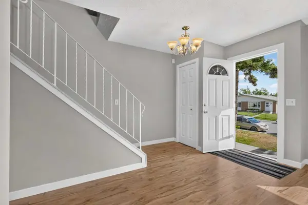 207 Penworth DR SE, Calgary, AB T2A 5E2