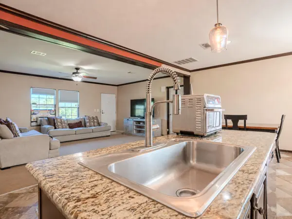 100 Northridge RD, Martindale, TX 78655
