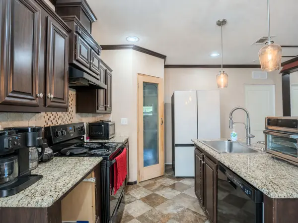 100 Northridge RD, Martindale, TX 78655
