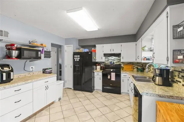 1204 NW Trenton PL, Blue Springs, MO 64015