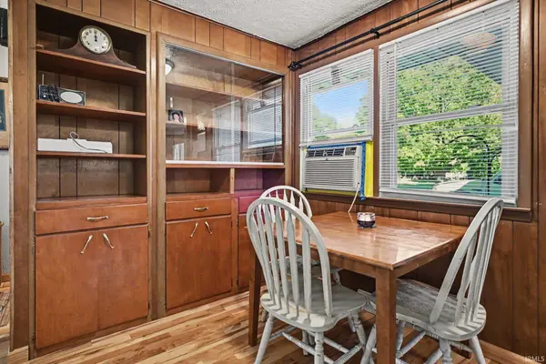 318 W Elm ST, Millersburg, IN 46543