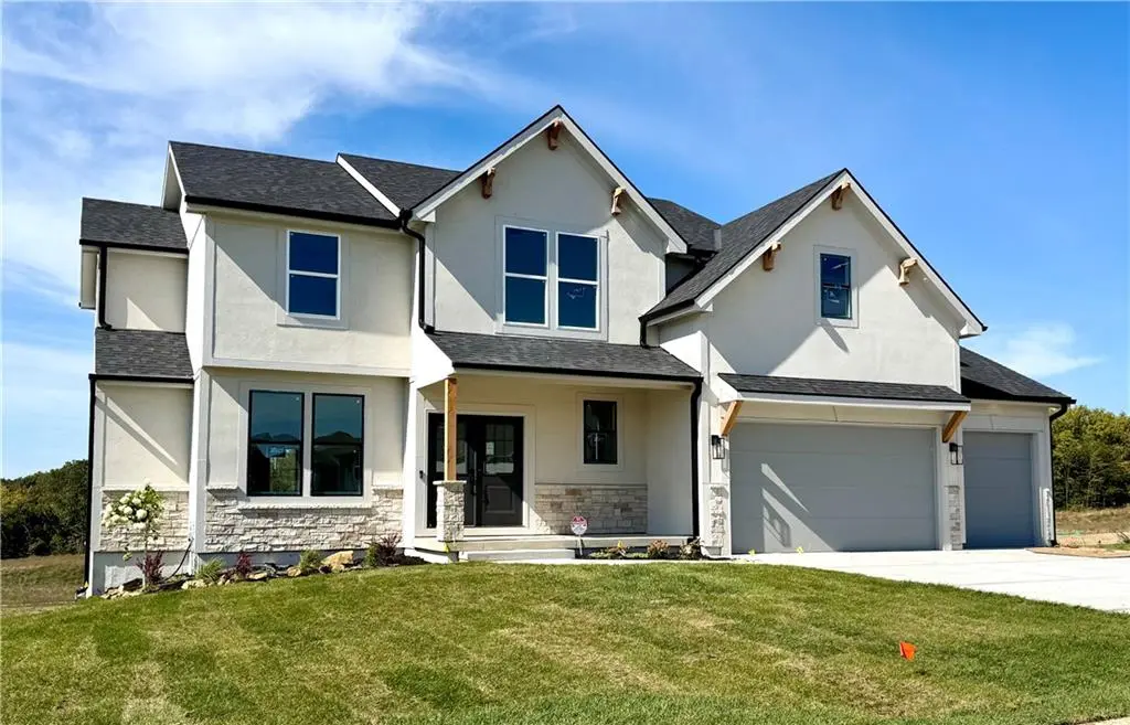 8300 NW 90th ST, Kansas City, MO 64153