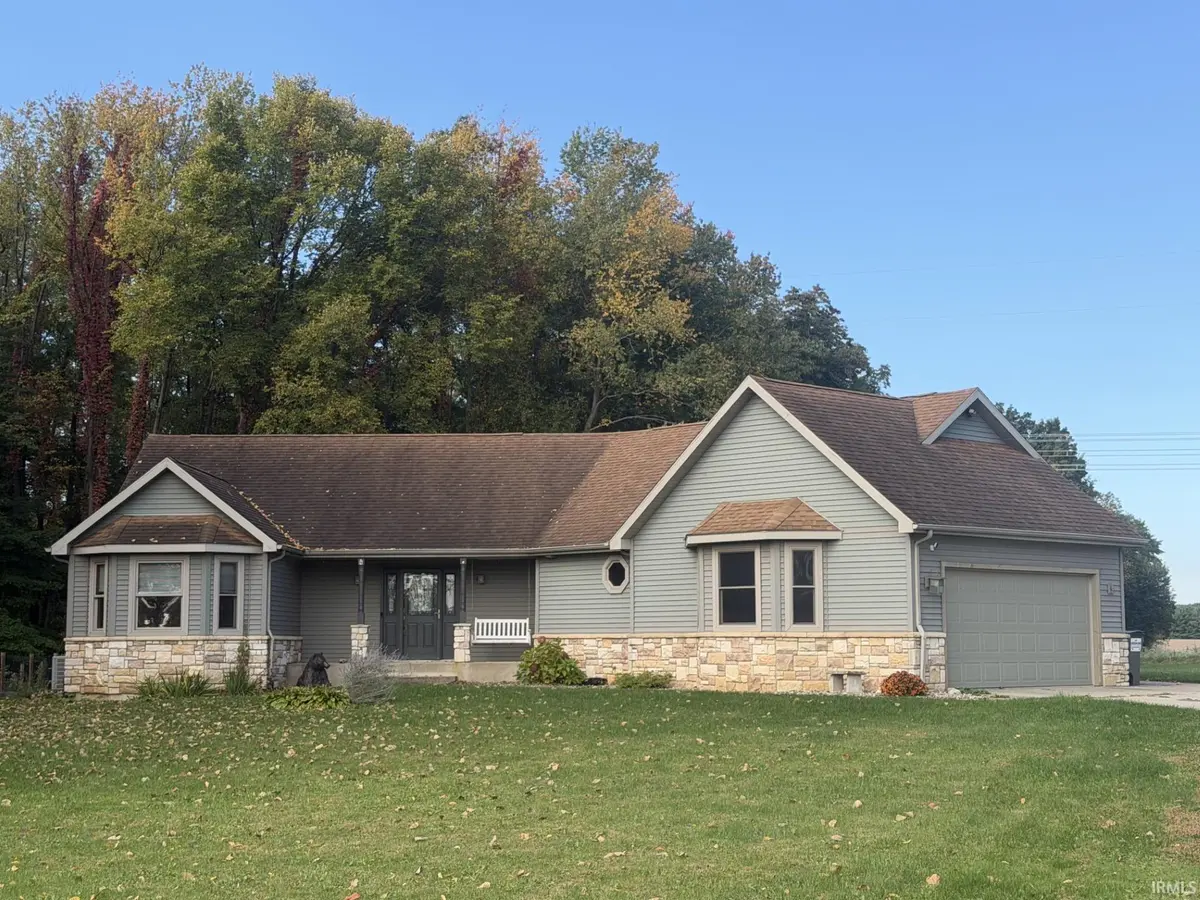 8282 N 900 East RD, New Carlisle, IN 46552-8861