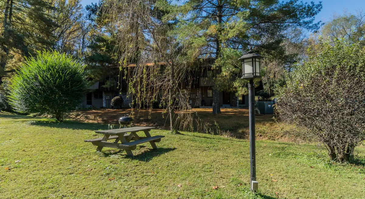 2929 Selena Dr #J121, Nashville, TN 37211