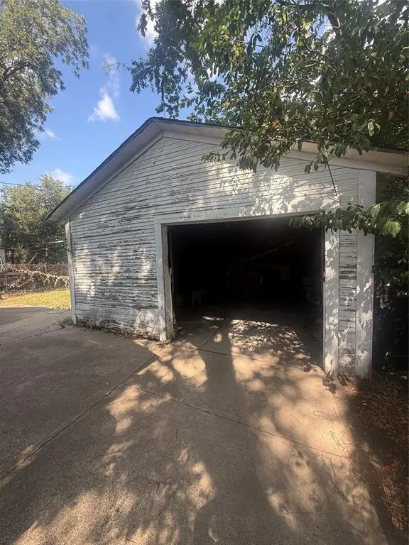 2925 Lenway Street, Dallas, TX 75215