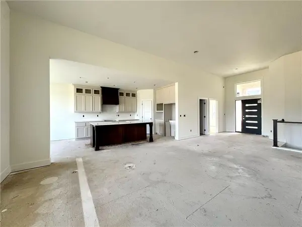 8304 NW 90th ST, Kansas City, MO 64153