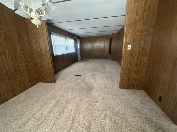 411 W Pine ST, Orrick, MO 64077
