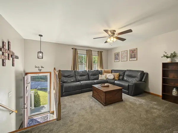 1013 Cross Gate DR, Evansville, IN 47710