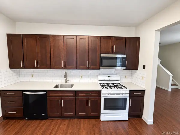 89 Market ST #2nd floor (Right), Poughkeepsie, NY 12601