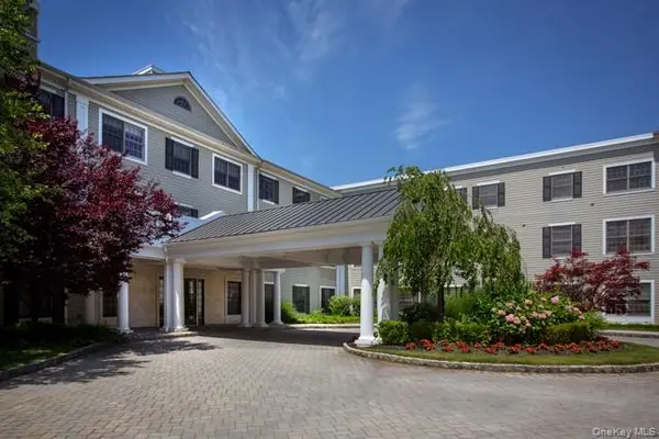 61 Bryant AVE #208, Roslyn Harbor, NY 11576