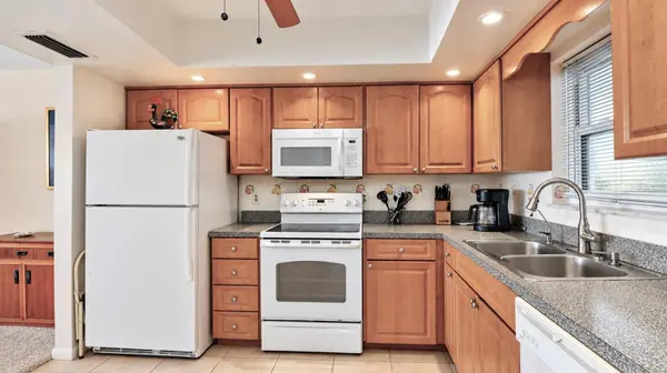 5200 BRITTANY DR S #606, St Petersburg, FL 33715