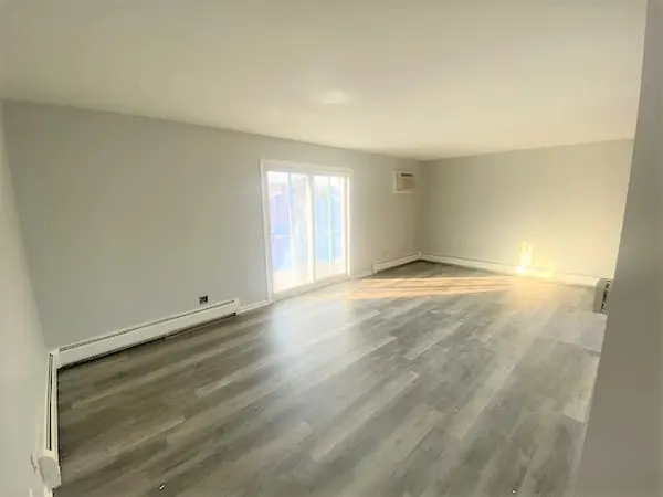 38 W 65th ST #1, Westmont, IL 60559