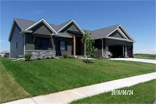 7228 Alvie CT, Bettendorf, IA 52722
