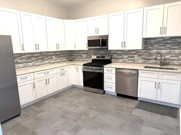9 W Quincy ST #A, Westmont, IL 60559