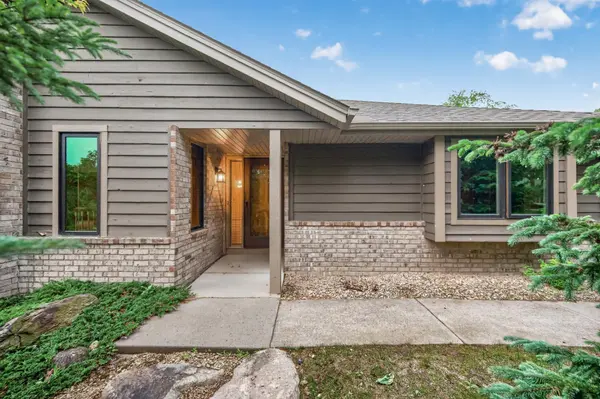 18137 Judicial WAY S, Lakeville, MN 55044