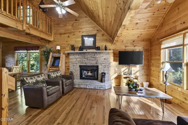 442 Silver Maple Lane, Gatlinburg, TN 37738