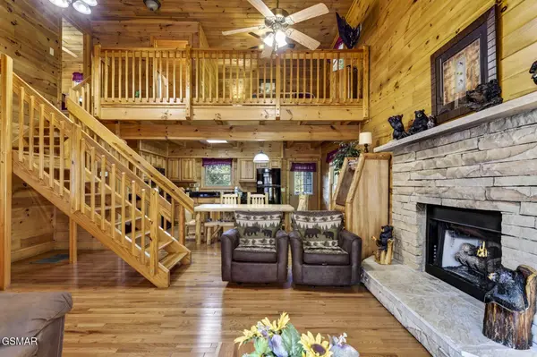 442 Silver Maple Lane, Gatlinburg, TN 37738