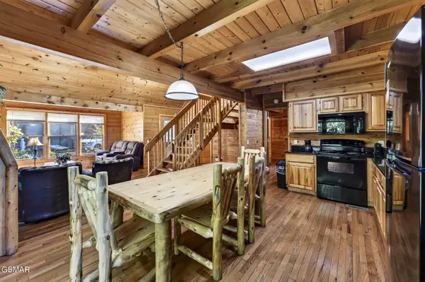 442 Silver Maple Lane, Gatlinburg, TN 37738