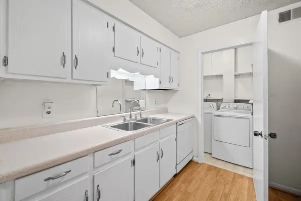 2929 Selena Dr #J121, Nashville, TN 37211