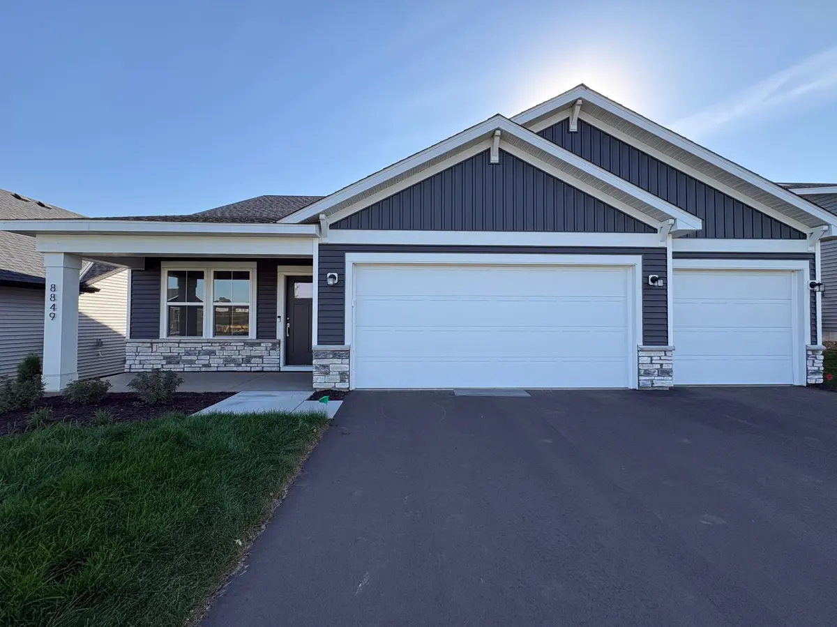 8849 63rd ST S, Cottage Grove, MN 55016