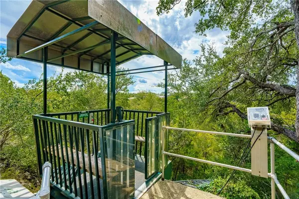 100 & 200 CONTRAILS WAY, Spicewood, TX 78669
