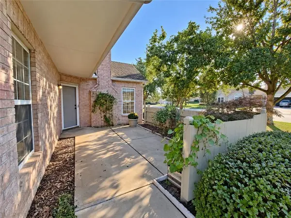 1912 W 139th ST, Leawood, KS 66224