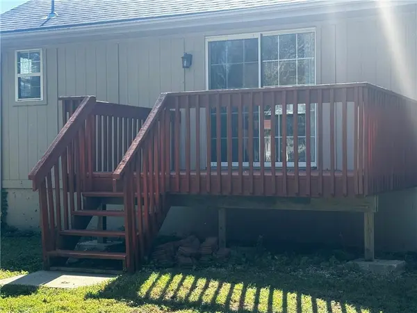 1211 SW Hillcrest DR, Blue Springs, MO 64015