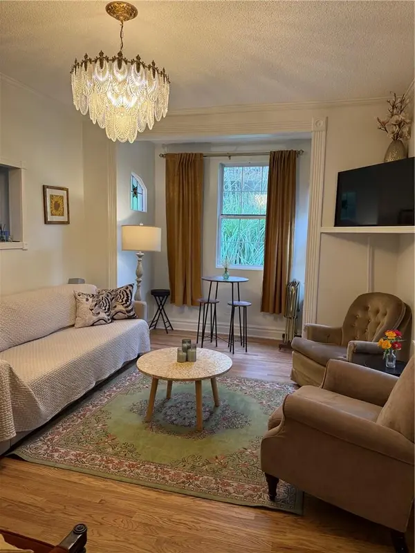 6 W 12th ST, Parkville, MO 64152