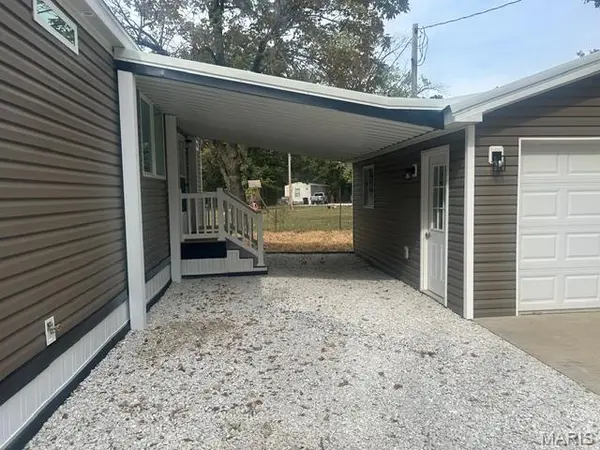 58 Beach CIR, Moscow Mills, MO 63362