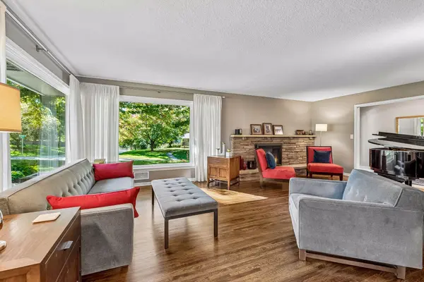 6100 Idylwood DR, Edina, MN 55436