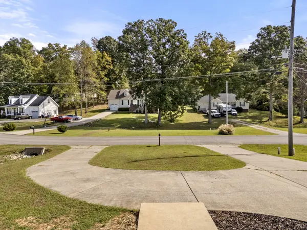 1008 Creek Bottom Rd, White Bluff, TN 37187