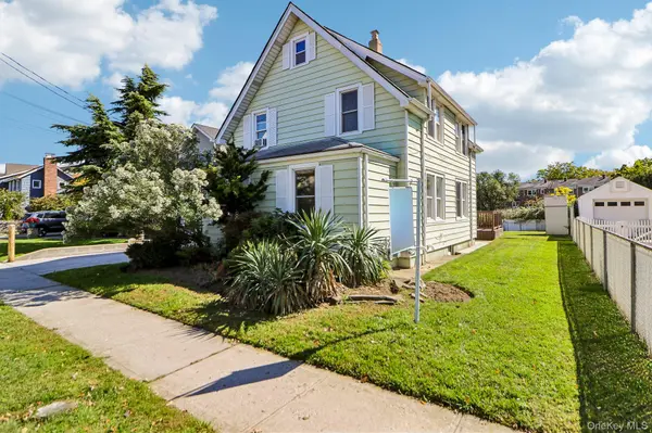 199 Terrell AVE, Oceanside, NY 11572