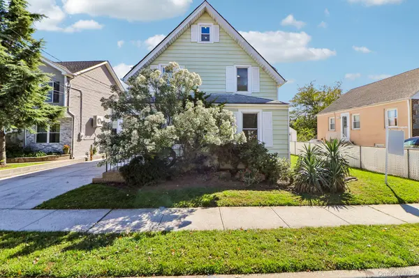 199 Terrell AVE, Oceanside, NY 11572