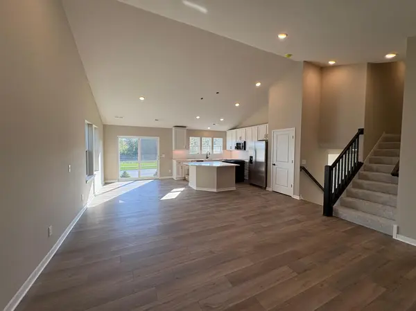 8827 63rd ST S, Cottage Grove, MN 55016